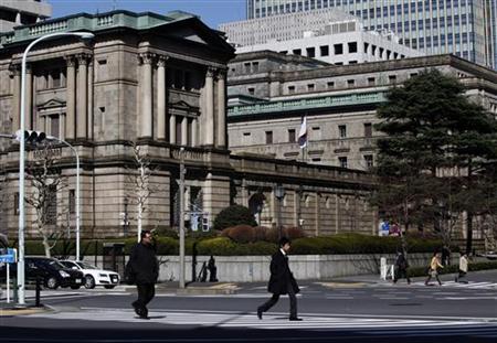 日銀、追加緩和を決定 買い入れ基金５兆円増