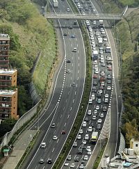 ＧＷ初日、成田は出国ラッシュ…帰省の渋滞も