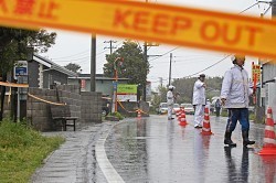 塀に衝突後ブレーキ…児童の列に車突っ込んだ男