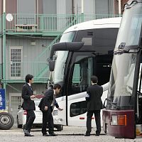 頻繁にカーナビ、急ブレーキ…事故のバス運転手