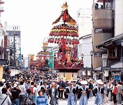 高岡御車山祭:７基の山車、見物客圧倒 ／富山