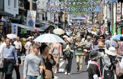 有田陶器市に１３１万人 １００回に次ぐにぎわい