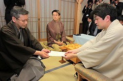 羽生挑戦者、意外な手順 将棋名人戦第３局