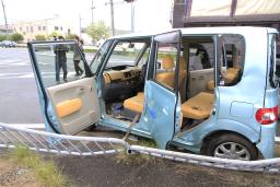 亀岡で軽乗用車にダンプ衝突、３人死傷