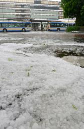 天気:各地で突風や落雷 千葉ではトラック横転…関東甲信