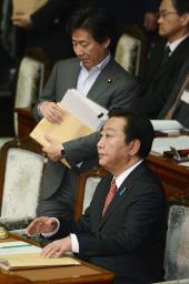 消費増税で自民に決断要請 首相、反対派もけん制