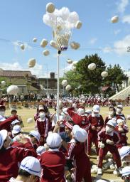 東日本大震災:青空の下、２年ぶり運動会…福島の小学校