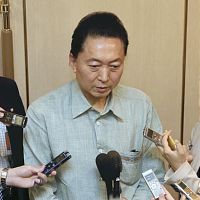 鳩山氏また「県外に」…野中氏が直接「恥知れ」