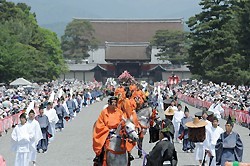 葵祭:社頭の儀 厳か、勅使迎え 行列きょうに延期 ／京都