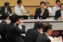 原発相、関西広域連合に再稼働要請 橋下氏ら安全に疑問