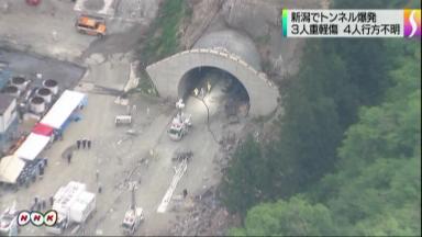 爆発事故 ガスで救出作業難航 5月24日 23時10分