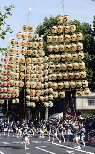 東北六魂祭が開幕、６大祭りパレード