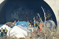 トンネル爆発事故:４人死亡 佐藤工業社員を事情聴取