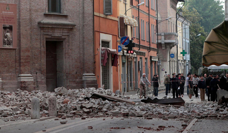 イタリア北部で再び地震、１０人死亡