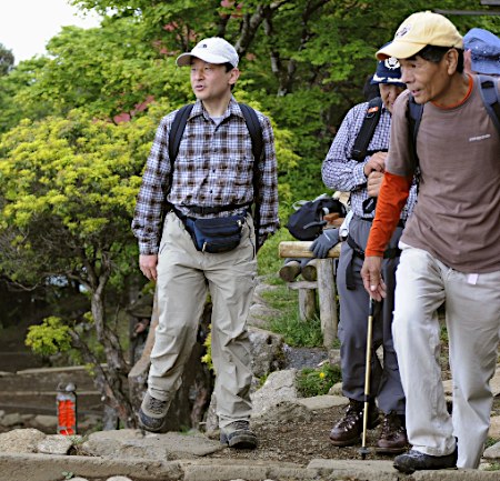 皇太子さま:大山に登山…神奈川・伊勢原