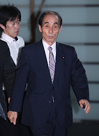 消費増税法案の対応協議＝首相と輿石氏