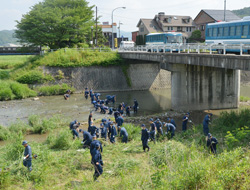 47NEWS ＞ 共同ニュース ＞ 教諭殺害認める 死体遺棄容疑で逮捕の男「川に凶器捨てた」