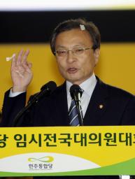 韓国最大野党代表に李海チャン元首相を選出