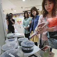 震災がれきの焼却灰、北九州市が展示