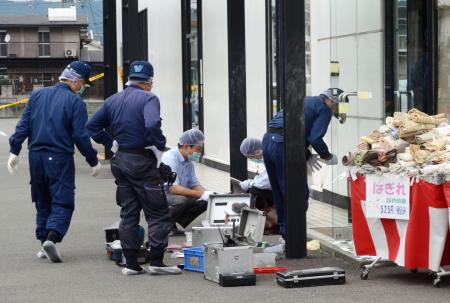 ２２歳女性を刺殺、和歌山 刺した男も死亡