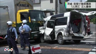 事故で車いす男性死亡、２人重体 介護施設に向かう途中