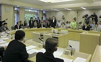 原発住民投票条例案に民主１人反対