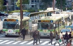 大阪府市統合本部:１万人を非公務員化 地下鉄など民営に