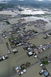 和歌山市南部で大規模冠水 関東でも激しい雨