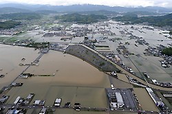 西日本大雨:「まるで海のよう」 広範囲の浸水で混乱