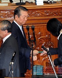 消費増税法案:衆院通過 村井議員が棄権 県内各党、賛否両論 ／富山