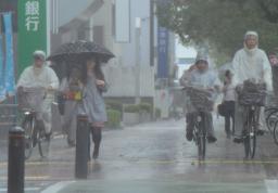 南九州で猛烈な雨 崖崩れ相次ぐ