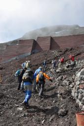 睡眠取らない「弾丸登山」は登頂率低い 高山病の危険 富士山で岩手大調査