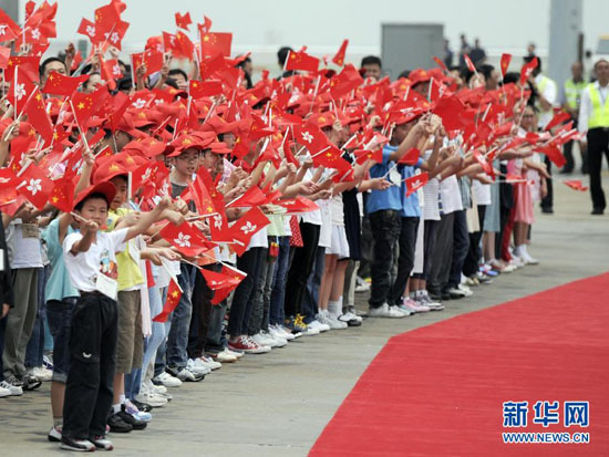 中国主席香港入り、１日のデモは５０万人規模か