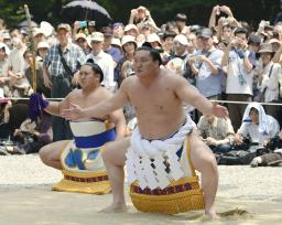 横綱白鵬が熱田神宮で奉納土俵入り