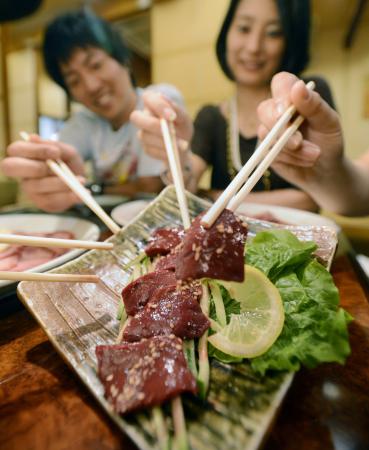 きょうからレバ刺し禁止 食中毒防止で厚労省