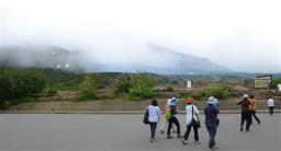 十勝岳硫黄燃焼 入山規制続く 噴火の兆候確認されず