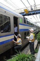 横須賀線車内に刃物持った男 通報で緊急停車、男は逮捕