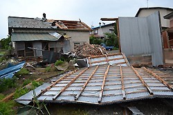 天気:弘前で竜巻か…４３棟、全半壊や一部損傷