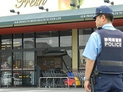 店舗突入の運転は元警官、違反には厳しいが…