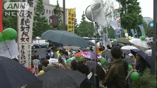 総理官邸前の「原発再稼動反対」デモ 最大規模に