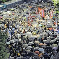 首相官邸前で反原発デモ、大飯再稼働に抗議